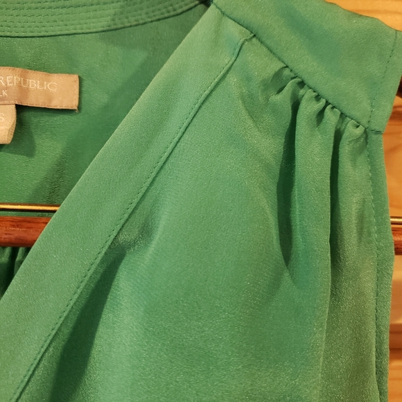 Banana Republic 100% Silk Sleeveless button up XS - Picture 6 of 15